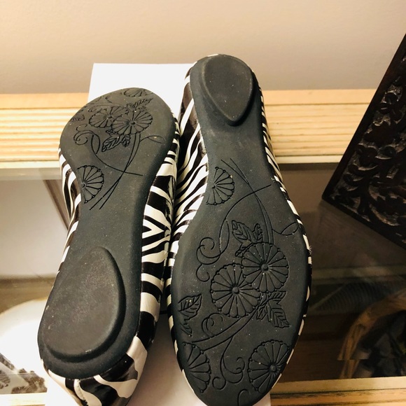 Steve Madden super cute flats, Size 7 - Picture 4 of 7